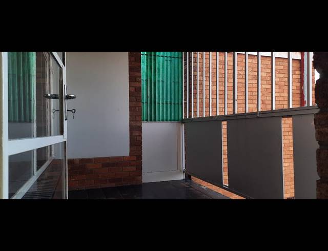 2 BEDROOM APARTMENT FOR SALE IN VANDERBIJLPARK CW